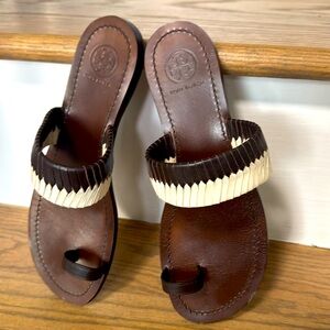 Tory Burch Braided Brown White Leather Toe Ring Flat Sandals Womens Sz 6.5 Patos